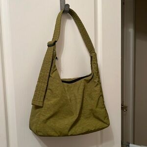 baggu avocado nylon shoulder bag (large)